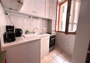 Charming Village Apartment in the Heart of Collioure, Steps from the Beach