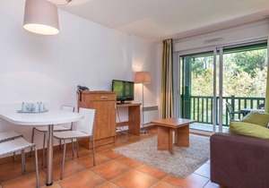 Comfortable apartment with terrace surrounded by pine trees