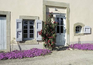 Cottage for 4 people at Domaine de la Forçate with swimming pool in the park.