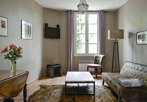 Cottage for 6 people at Domaine de la Forçate with swimming pool in the park.