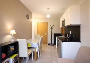 Cozy 1-BR Apt, 200m from Spa, Wi-Fi, Parking, Ski Storage
