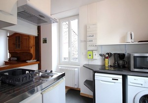 Cozy 1BR Apartment 100m from Center & Thermal Baths - WiFi, Dishwasher, Sleeps 4