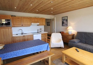 Cozy 1BR Apartment for 6 with Balcony, Parking, and Ski-In/Ski-Out Access - L'Alpe d'Huez