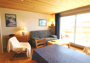 Cozy 1BR Apartment for 6 with Balcony, Parking, and Ski-In/Ski-Out Access - L'Alpe d'Huez