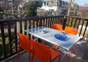 Cozy 2-Room Apartment in Cabourg Center, Balcony, Parking, Pet-Friendly