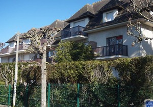 Cozy 2-Room Apartment in Cabourg Center, Balcony, Parking, Pet-Friendly