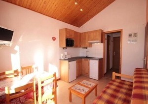 Cozy 2-room cabin apartment - South balcony, parking, ski-in ski-out