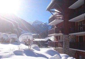 Cozy 3BR Apartment for 4-6 with Terrace, Pool Access, and Mountain Views in Arêches-Beaufort