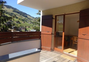 Cozy 3BR Apartment for 4-6 with Terrace, Pool Access, and Mountain Views in Arêches-Beaufort