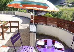 Cozy 3BR Apartment for 4-6 with Terrace, Pool Access, and Mountain Views in Arêches-Beaufort