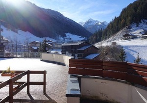 Cozy 3BR Apartment for 4-6 with Terrace, Pool Access, and Mountain Views in Arêches-Beaufort