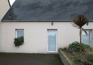Cozy Beachside Cottage with Terrace, BBQ, and Parking - Pet Friendly!