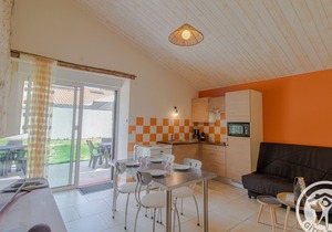 Cozy Cottage near Puy du Fou, Terrace, BBQ, Sleeps 4-5, Close to Cholet & Nature Trails