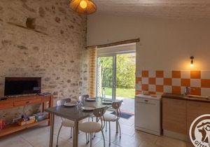 Cozy Cottage near Puy du Fou, Terrace, BBQ, Sleeps 4-5, Close to Cholet & Nature Trails