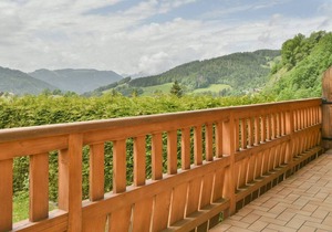 Cozy chalet, 4 bedrooms, 8 ppl, near shops, terrace, parking, WiFi