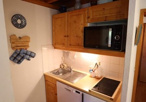 Cozy Duplex with Pool, Sleeps 4-5, Central Arêches-Beaufort, 50m from Shops and Slopes