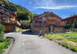 Cozy New Apartment Near Ski Lifts, Village Setting