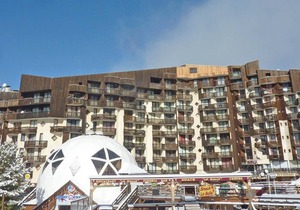 Cozy studio for 4, ski-in/ski-out, south-facing balcony, central location