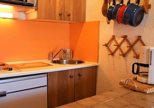 Cozy studio in Vars with balcony, near slopes and shops, parking included