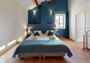 Domaine Paul Huc, the Stable, upscale apartment with pool