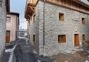 Family Chalet with Sauna, Spa, and Fireplace for 12 – Pet Friendly