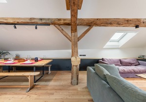 Family Chalet with Sauna, Spa, and Fireplace for 12 – Pet Friendly