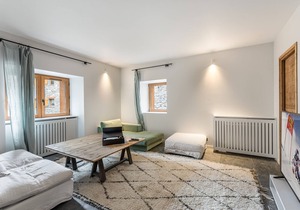 Family Chalet with Sauna, Spa, and Fireplace for 12 – Pet Friendly