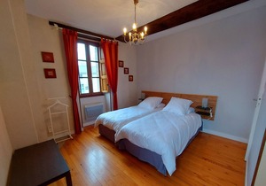 Gite La Roche-Neuville-Saint-Sulpice, 4 bedrooms, 10 persons