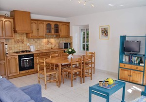 Gorgeous home in Carnac with kitchen