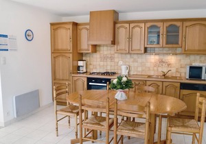 Gorgeous home in Carnac with kitchen