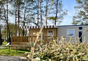 Homerez - Bungalow for 8 ppl. with shared pool and terrace at Veuzain-sur-Loire