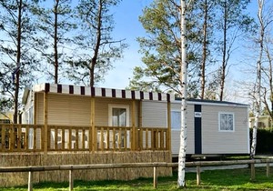 Homerez - Bungalow for 8 ppl. with shared pool and terrace at Veuzain-sur-Loire