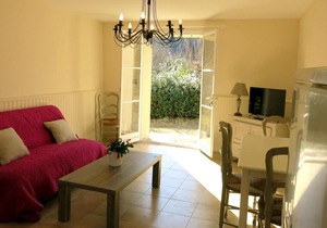 Homerez - Nice house for 6 ppl. with swimming-pool and terrace at Barjols