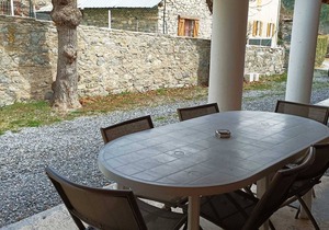 Jausiers: Cozy 2BR apt, indoor pool, terrace, garage - near ski, hiking & more!
