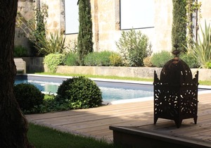 Large charming house with pool in the center of Bordeaux Public Garden