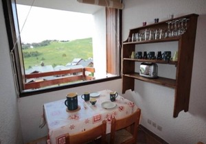 Les Saisies - Renovated studio cabin 4/5 people with south-facing terrace, pets allowed.