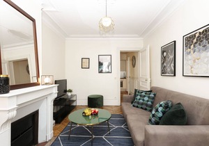 Lovely 1BR with Balcony Steps from the Seine and Notre Dame