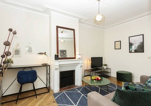 Lovely 1BR with Balcony Steps from the Seine and Notre Dame