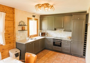 Luxury chalets (10p) 5 bed- and 3 bathrooms. In center Saint François Longchamp with ski-in & out.