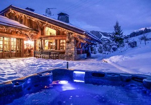 Luxurious Mountain Chalet in Rochebrune, Sleeps 12, Near Ski Slopes with Spa and Fireplace