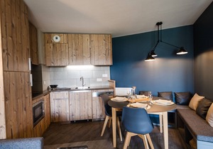 Luxury 4* Apartment with Terrace, Ski-In/Ski-Out Access, and Modern Amenities in Morzine