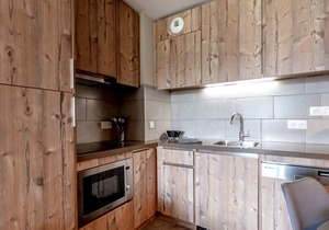 Luxury 4* Apartment with Terrace, Ski-In/Ski-Out Access, and Modern Amenities in Morzine