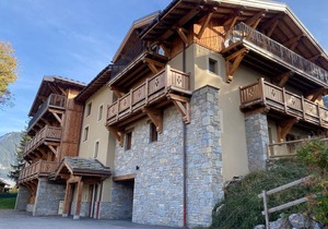 Luxury Apartment Near Pistes with Hammam, Parking, and Ski Room