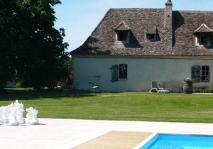 luxury gite for couples, no children. Peace, great views, large pool and spa.