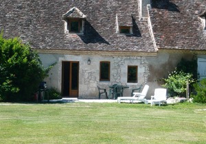 luxury gite for couples, no children. Peace, great views, large pool and spa.