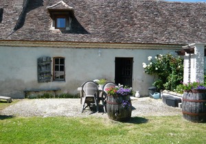 luxury gite for couples, no children. Peace, great views, large pool and spa.