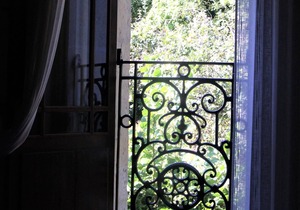 Luxury gites & B&B, near Saumur, in 18thC former wine estate, heated pool