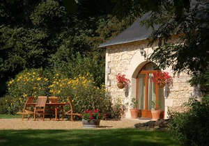Luxury gites & B&B, near Saumur, in 18thC former wine estate, heated pool