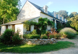 Luxury gites & B&B, near Saumur, in 18thC former wine estate, heated pool