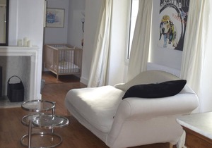 Maison l'Amérique welcome you to one of their rooms. Dogs are also welcomed